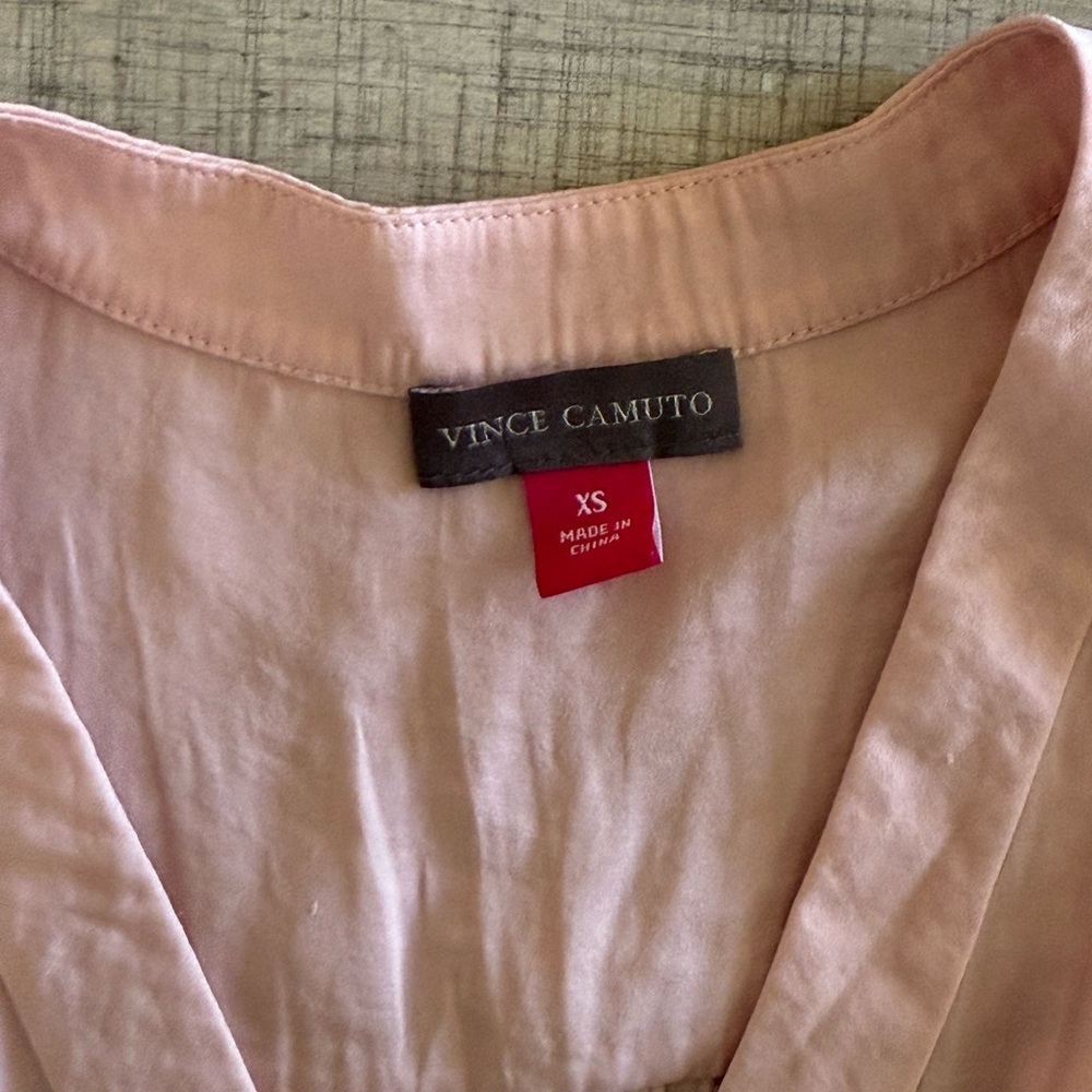 Vince Camuto Light Pink Sleeveless Blouse Size XSmall - Picture 4 of 8